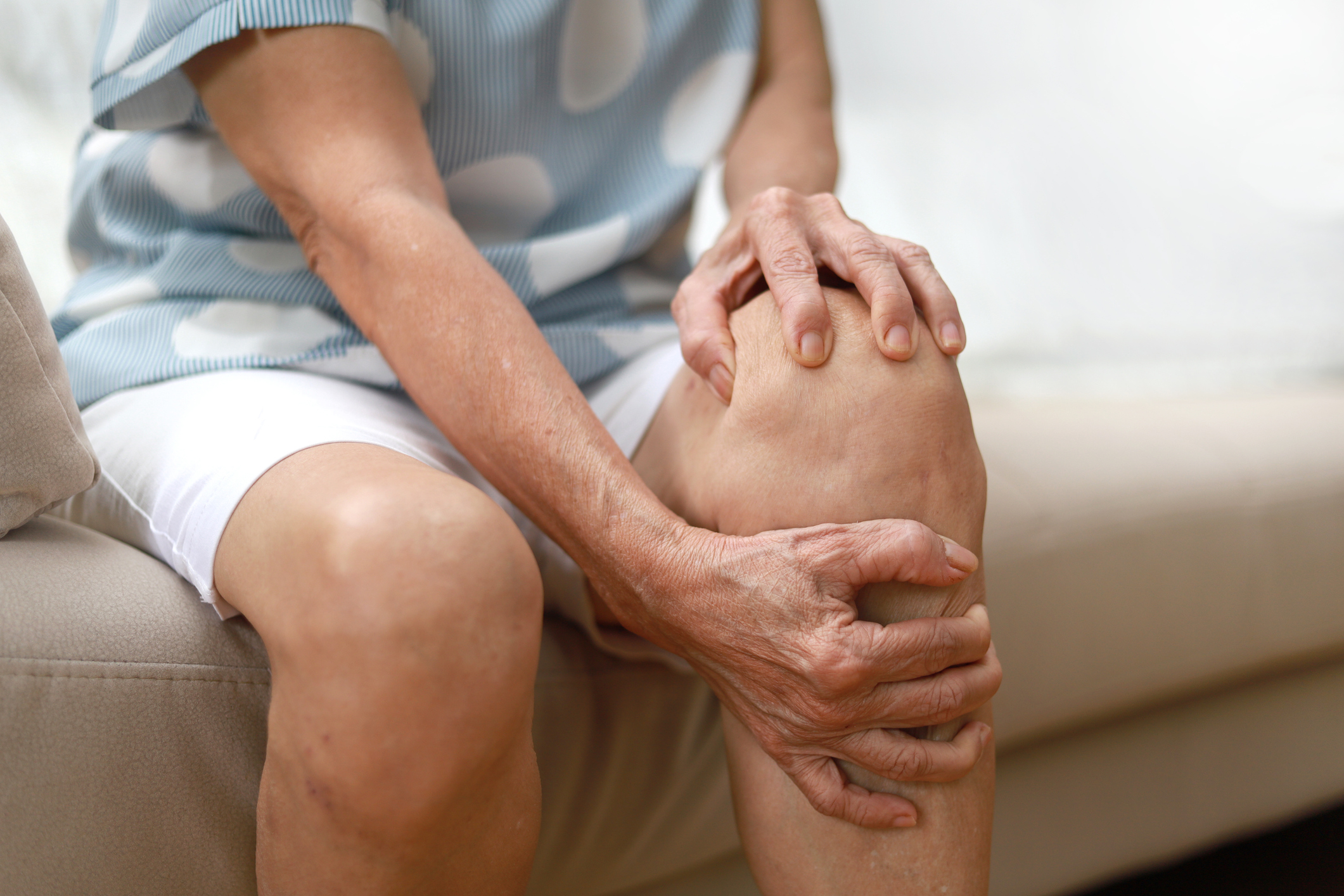 Demystifying Arthritis: Know how to treat knee pain.